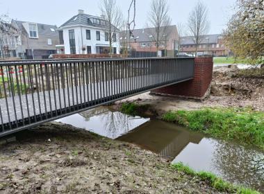 Wandelbrug in Voorthuizen is geplaatst